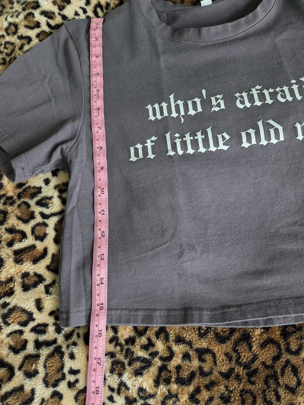 Cropped "Who's Afraid Of Little Old Me tee - Picture 4 of 7